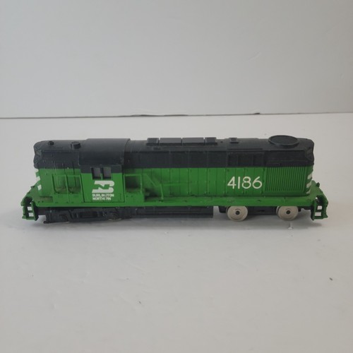 Locomotora diésel Mehano escala HO RS-11 Burlington Northern BN #4186 PIEZAS COMO ESTÁN | Zustand: For parts or not working