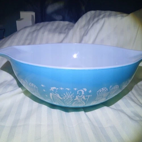 Vintage Pyrex Turquoise Amish Butterprint  Cinderella # 444 A 4 Qt. Mixing Bowl