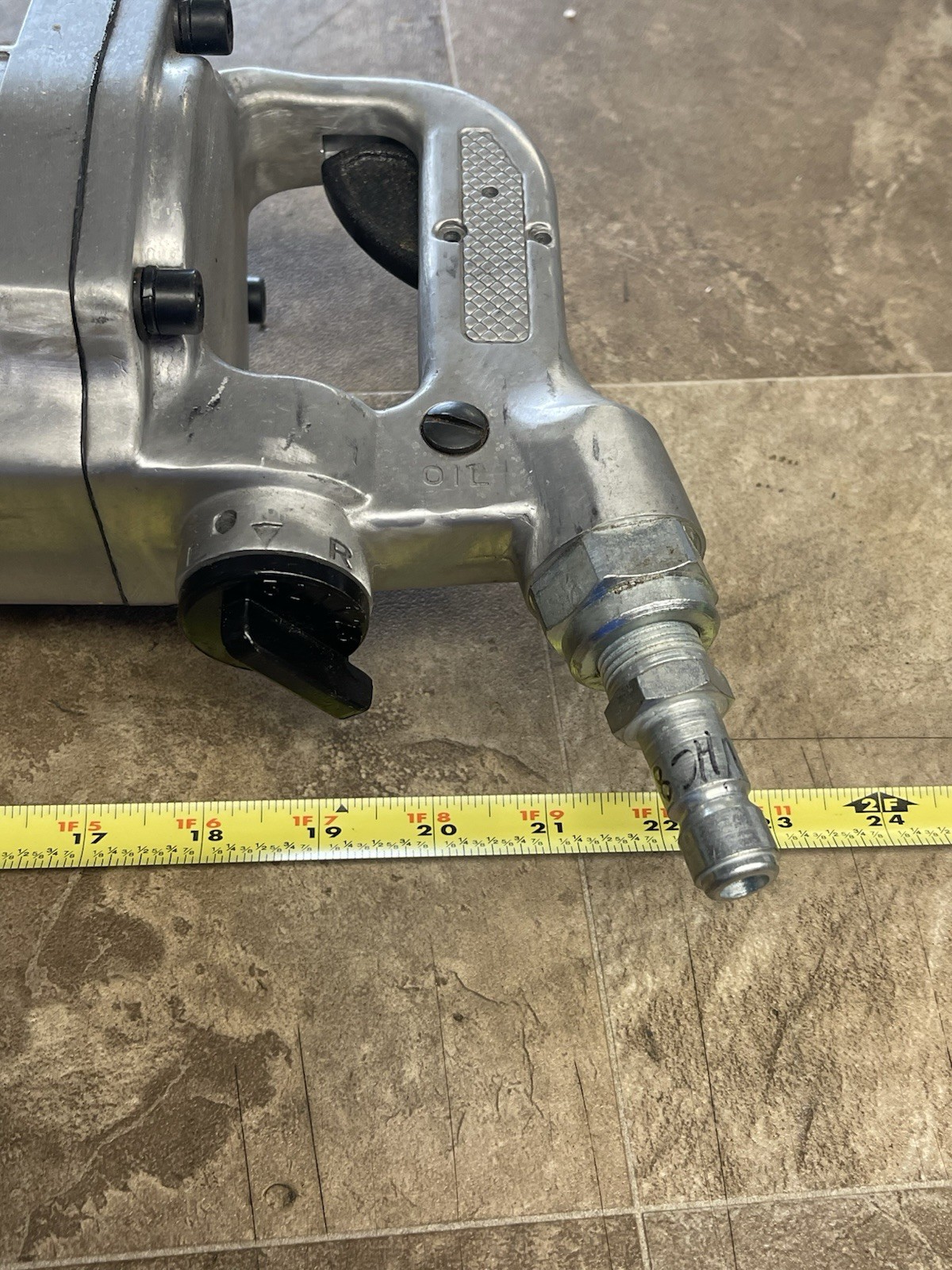 AUTOMANN AIR IMPACT WRENCH 1" DRIVE - 9" ANVIL WITH 33MM SOCKET