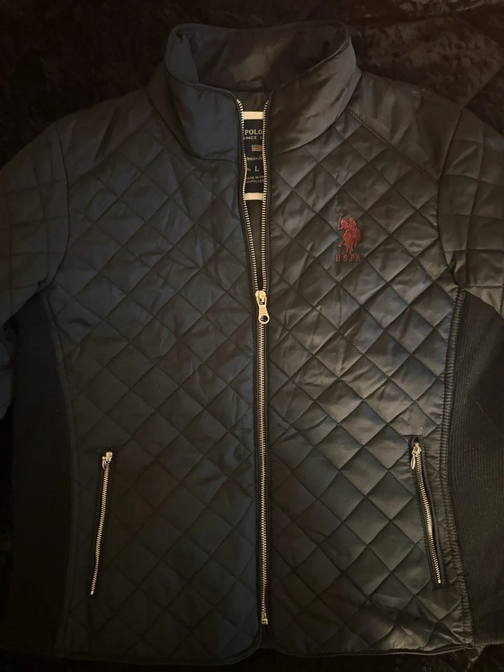 Chaqueta acolchada negra con logotipo rojo US Polo Assn - talla L para mujer Foto 2 de 4