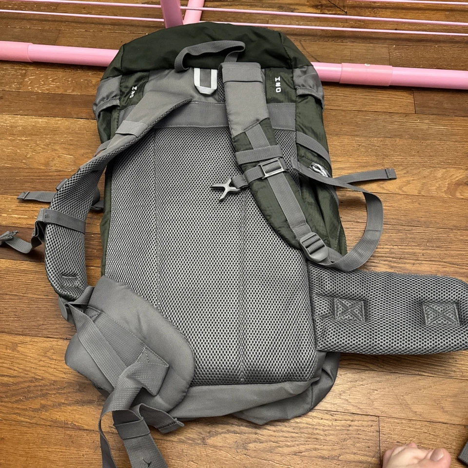 2 OUTDOOR Arrowhead Hiking Backpack Gr/gray 47.5 liter Internal Frame Pack - Image 4 of 4