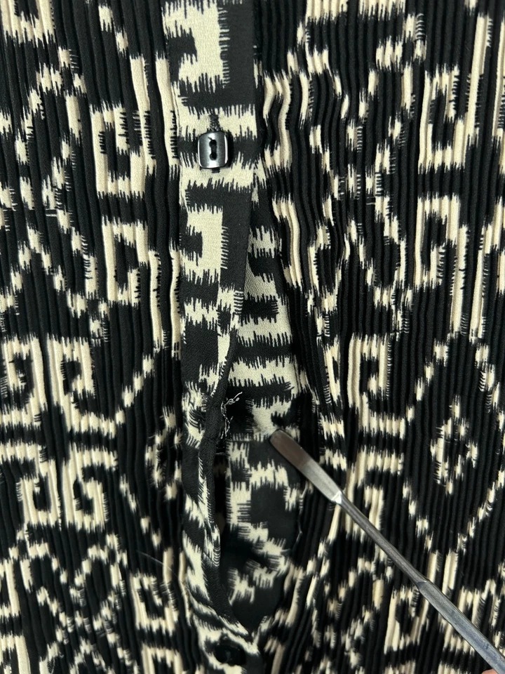 Mujer Prendas para el torso Medianas Milano Plisadas Negras Desnudo Geométricas Camisa Blusa Manga Larga Foto 3 de 4