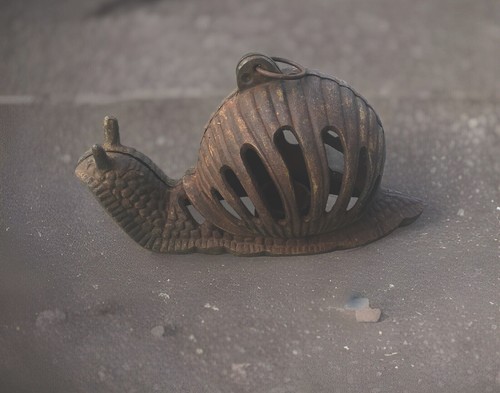 Vintage gusseiserne Schnecke hängender Garten Laterne Kerzenhalter japanische Patina 10" - Bild 4 von 10