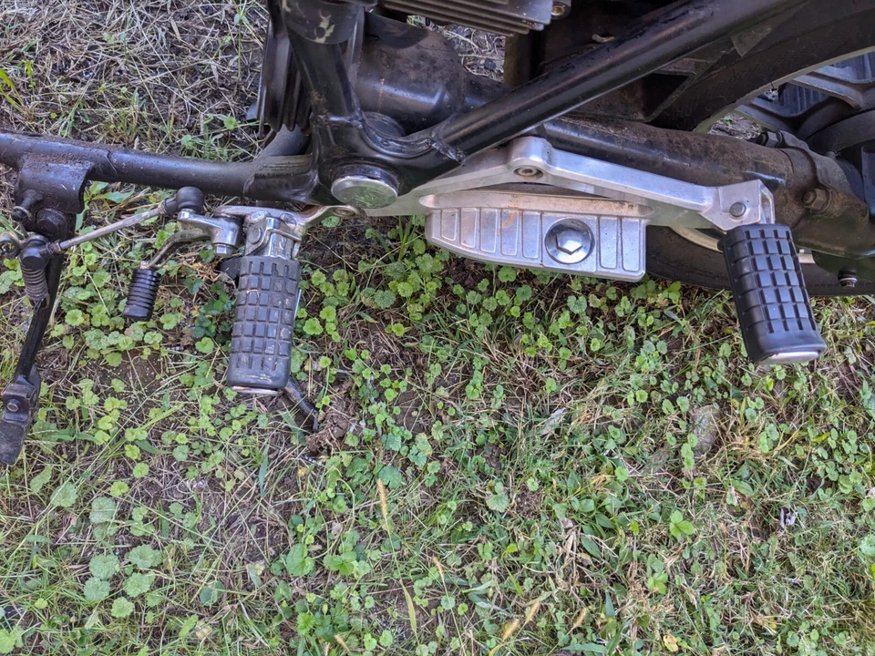 1983 Honda Nighthawk 650 Cb650sc Front Foot Rests Pegs Steps Set Pair - Image 2 of 2