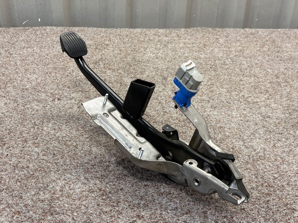 FORD C-MAX C344 2010-2016 - Front Right Brake Pedal Assembly AV612467CF