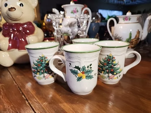 4 Mikasa Festive Season Coffee Mugs EB 451 Japan Christmas Tree Holly Holiday 