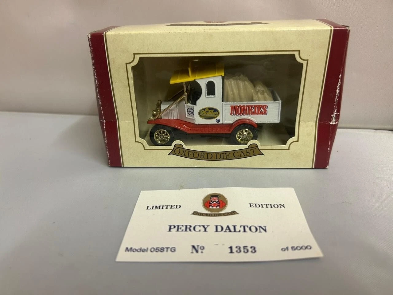 VANS OXFORD DIECAST MODEL VAN "PERCY DALTON MONKIES" EDIZIONE LIMITATA RARO