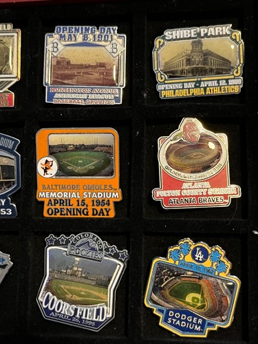 Collection/ Lot of Major League Baseball Team's Stadium Pins/ Badges with Case - 第 13/15 張圖片