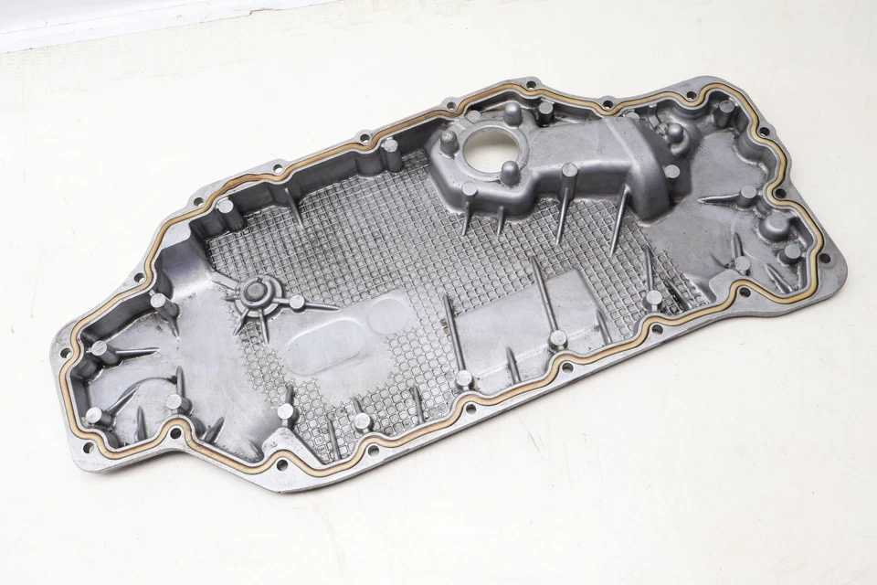 2015-2018 PORSCHE MACAN - Motor inferior OIL PAN 94610701531 - Imagem 3 de 4