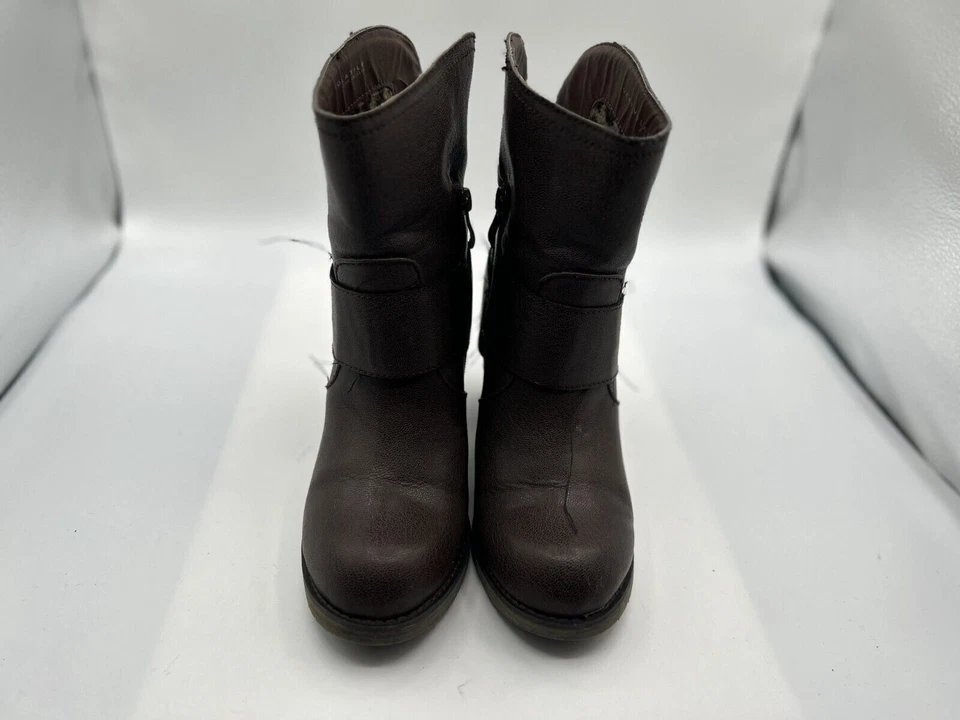 Botín al tobillo para mujer talla 8 de cuero marrón sin cordones con hebilla punta redonda Foto 2 de 4