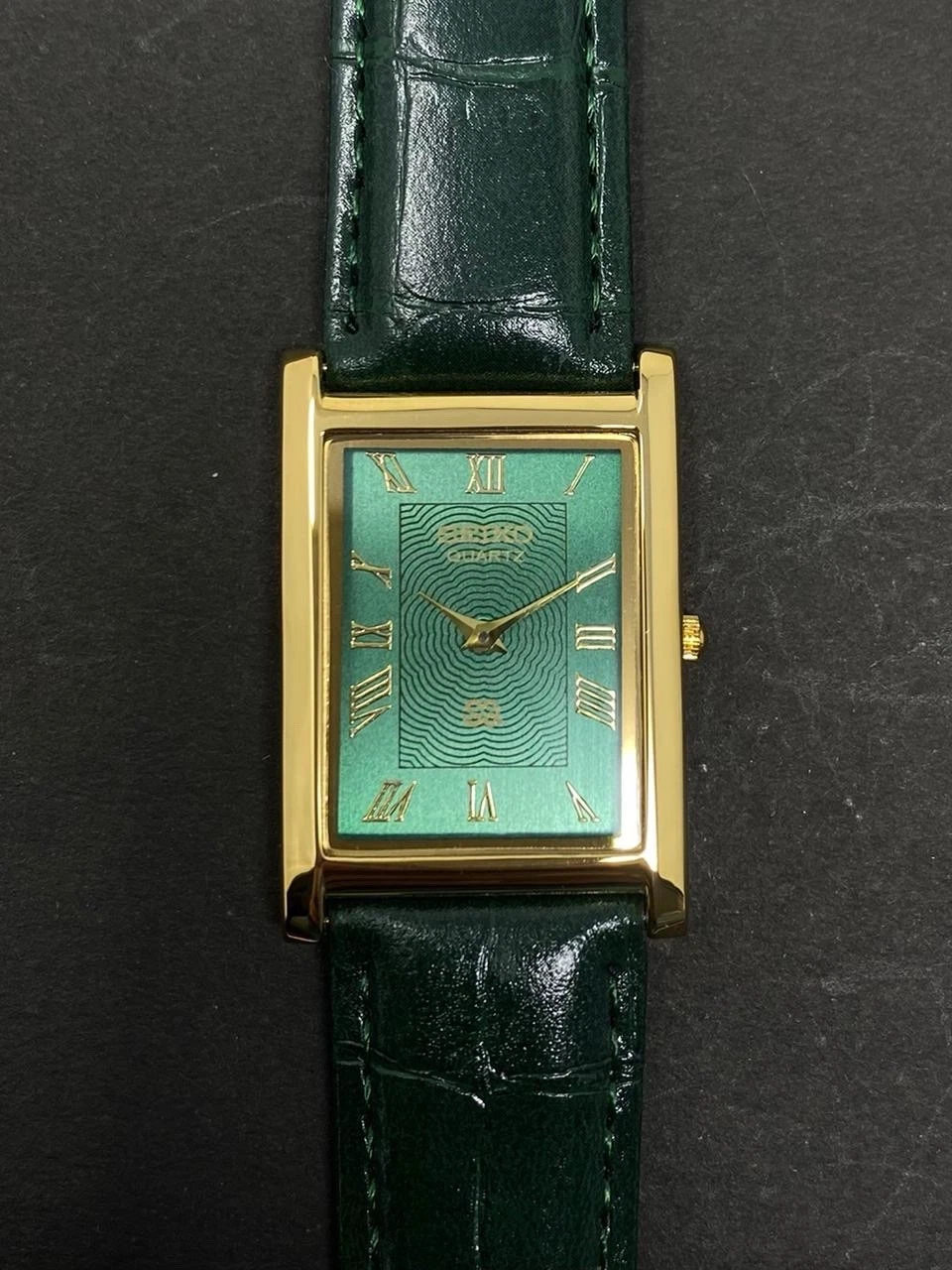 Green Seiko Slim Quartz Gentlemen's Wrist Watch - FREE SHIPPING