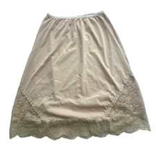 Vtg Hollywood Vassartte Beige Small Half Slip 100% Nylon Lace Made In USA Demure