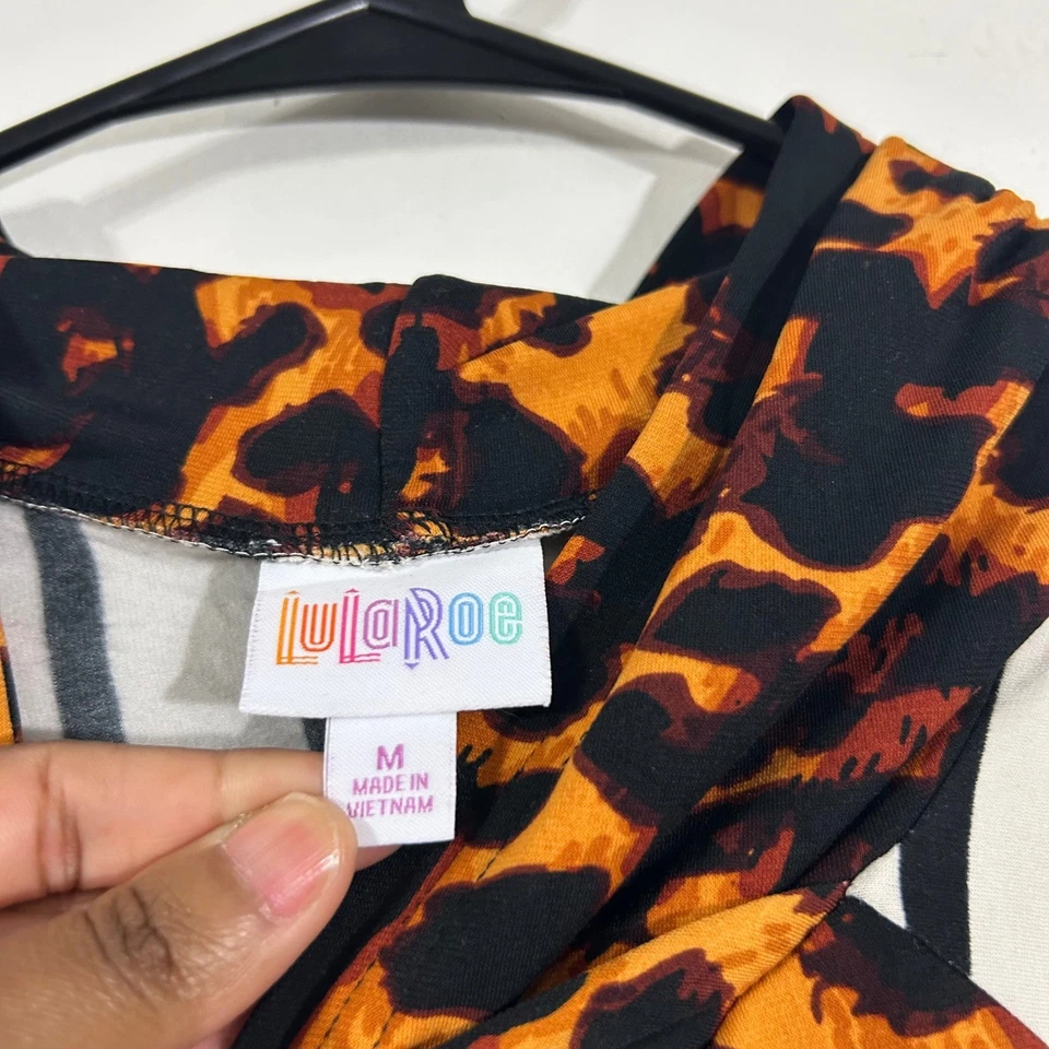 Top LuLaRoe M Mediano Estampado Animal Capucha Cruzada Cuello Manga Rayas Foto 2 de 4
