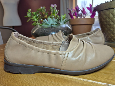 Clarks Jenette Ruby Leather Loafers - Size 11 W