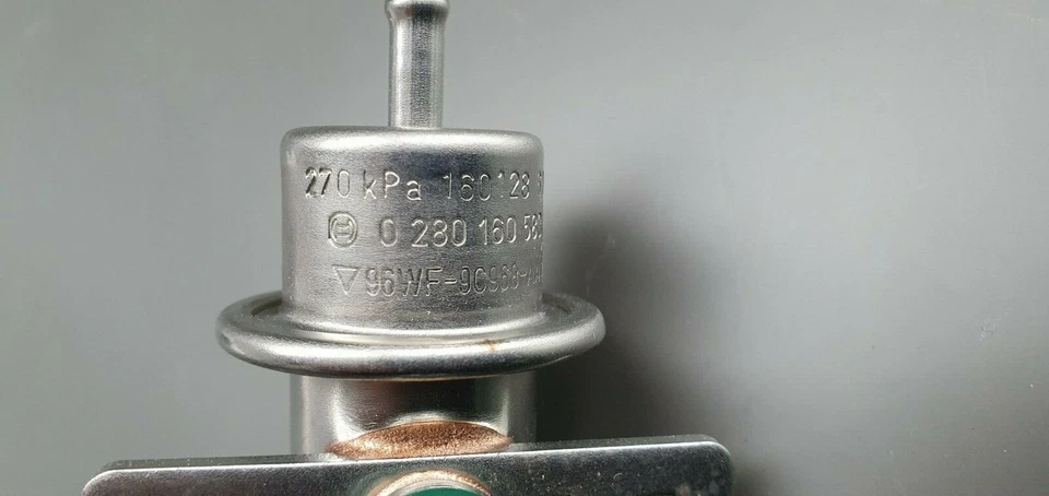 Regulador de presión de combustible original Bosch Ford Courier Fiesta 270 kPa 0280160583 Foto 4 de 4