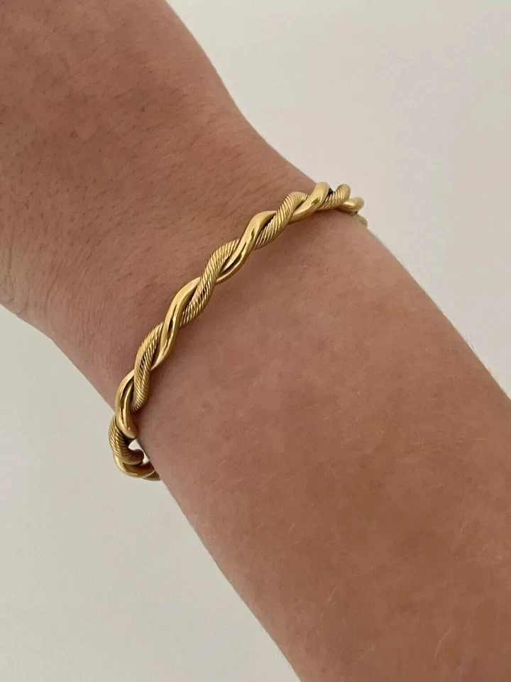 Brazalete brazalete abierto retorcido de 7" enchapado en oro amarillo de 14k para mujer Foto 3 de 3