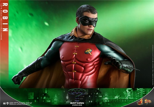 Hot Toys MMS594 Batman Robin 1/6th Scale Collectible Action Figure In Stock - Picture 4 of 10