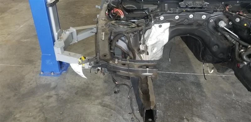 16 BMW M3 F80 FENDER APRON RAIL CUT RIGHT PASSENGER Foto 2 de 4