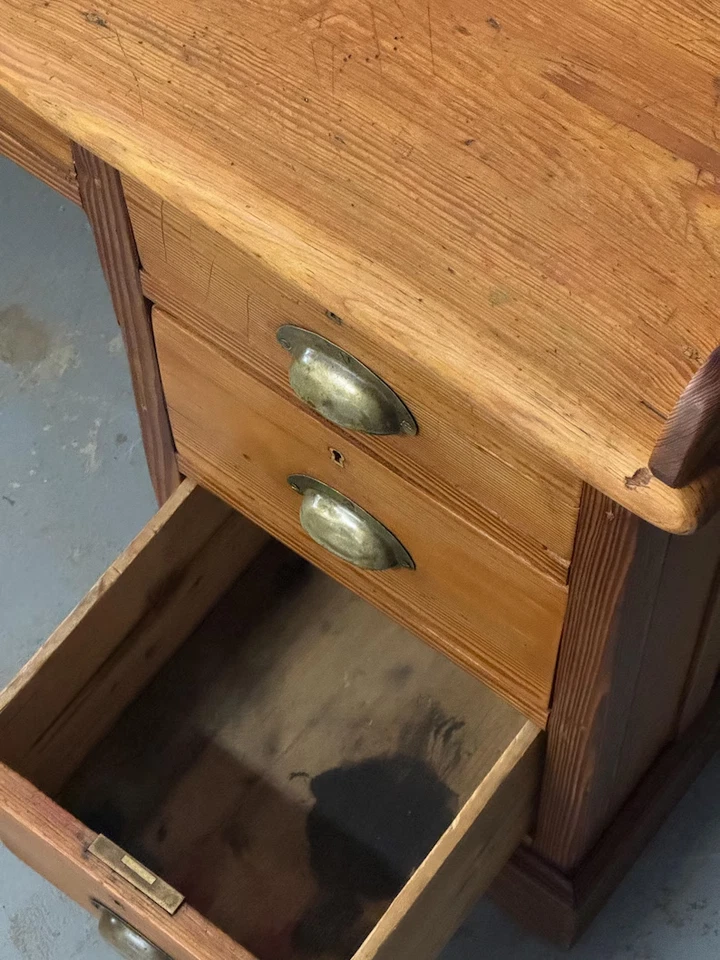 Escritorio de madera antiguo Foto 4 de 4