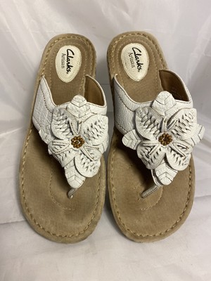 clarks artisan flip flops