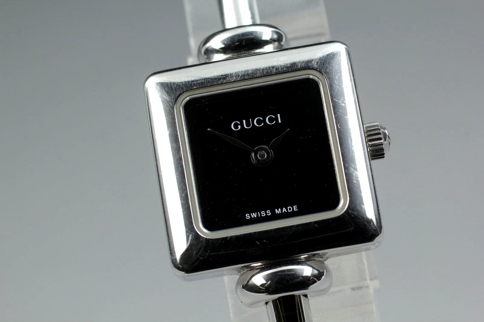 [Exc+5+ avec boite, papier] Gucci 1900L cadran argenté et noir quartz femme du JAPON