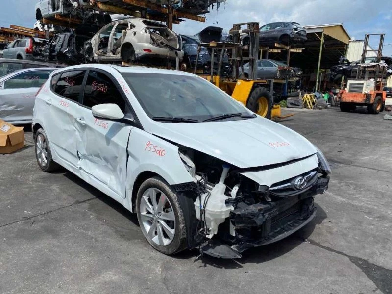 Actuador de bloqueo de puerta pasajero delantero derecho Hyundai Accent 2014 Foto 4 de 4