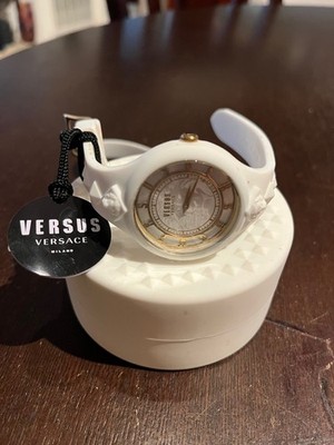 NWT VERSUS WHITE WATCH W/GOLD (INCLUDES CASE)