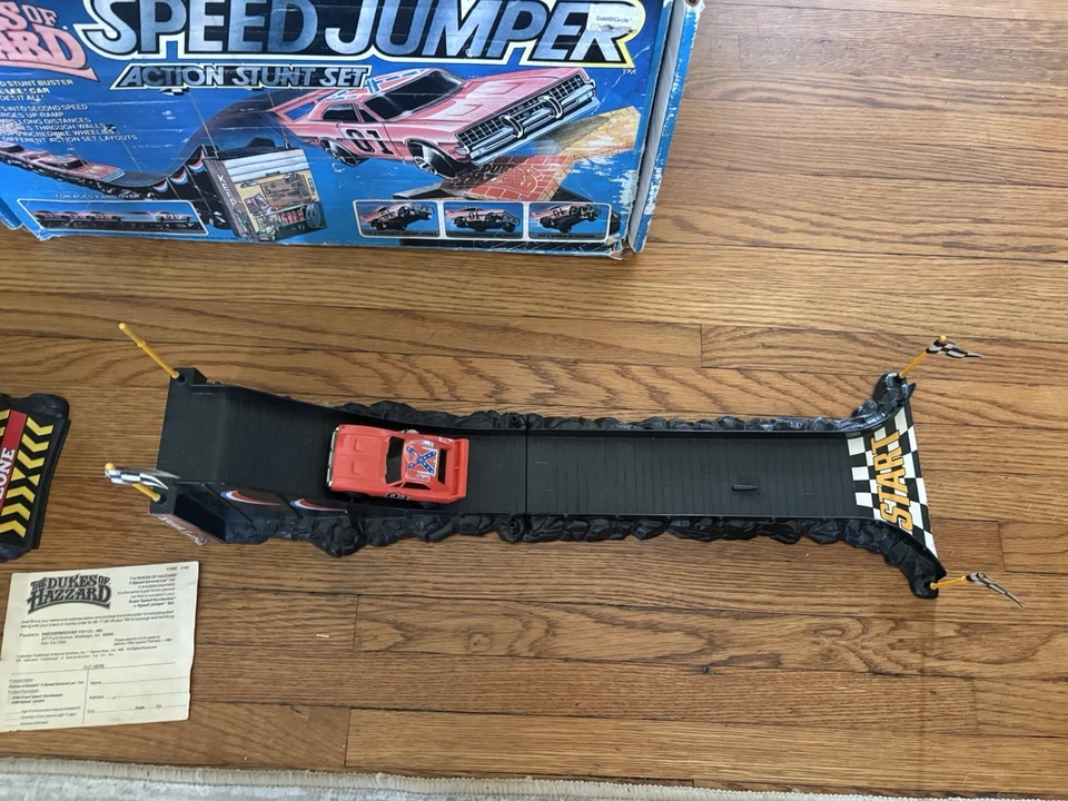 The Dukes of Hazzard Speed Jumper Stunt Set 1982 Knickerbocker In Box 95% Comple - Image 2 of 4