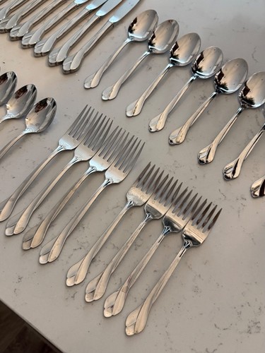 33 Pc Oneida Tribeca Flatware Glossy Stainless Steel Spoons Forks Knives - Picture 5 of 7