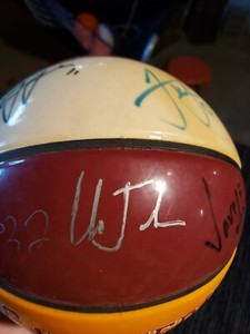 2009 Cavs Team autographed Basketball Varejao Jackson, Traylor, Z!!! FS plastic 