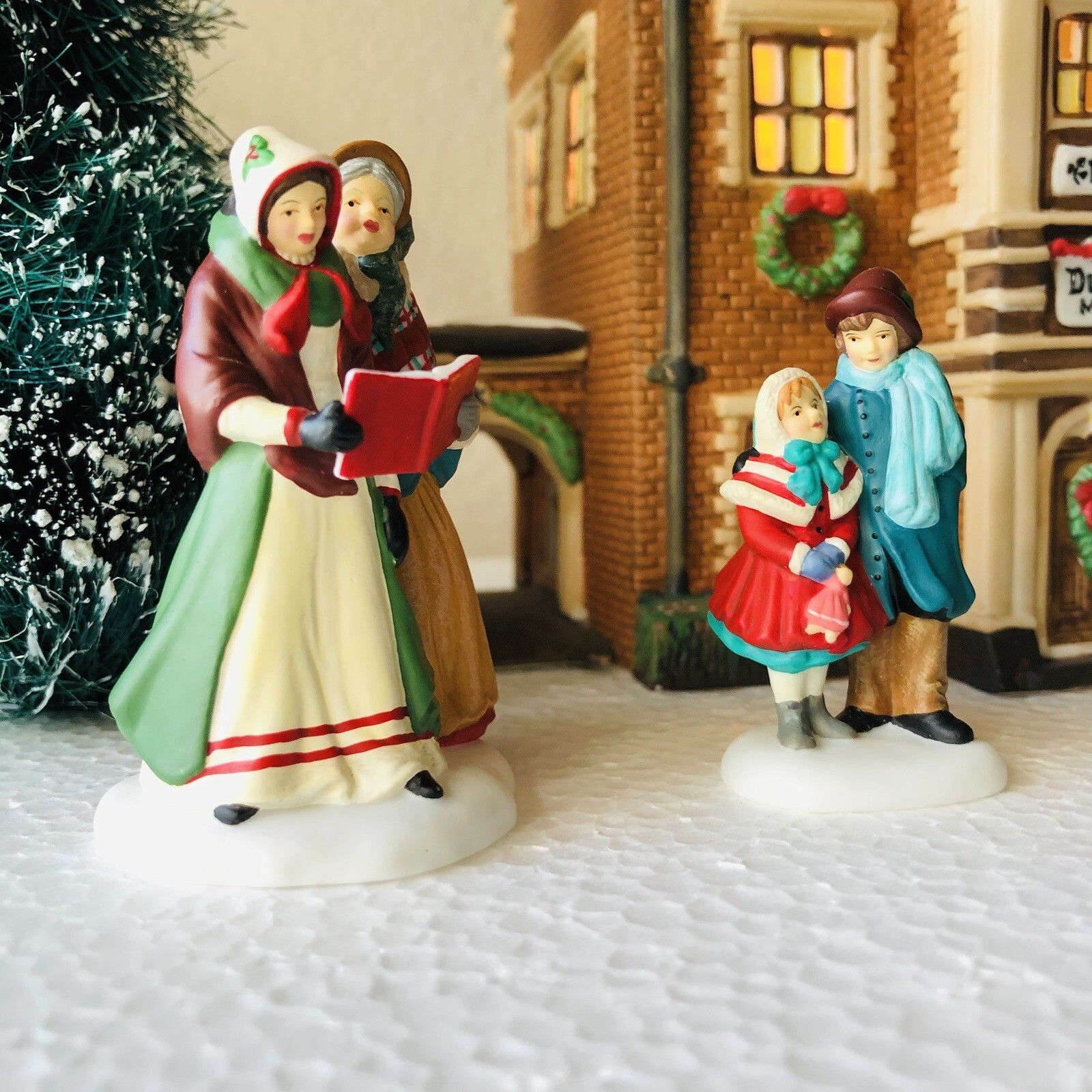 department 56 dickens village buildings “Dursley Manor” with Christmas Carolers! eBay