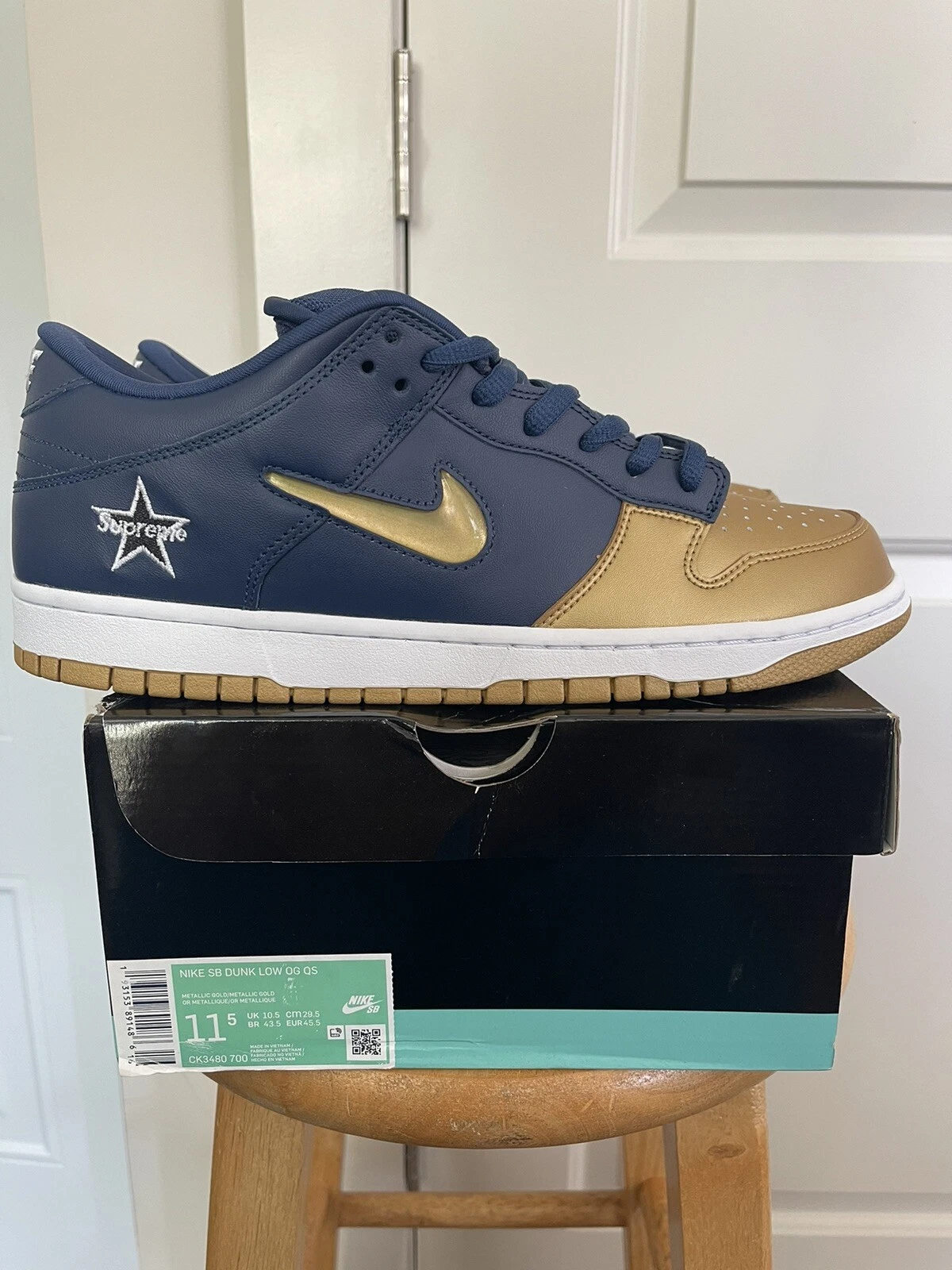 Taille 11.5   Nike SB Dunk Low QS x Supreme Metallic Gold 2019