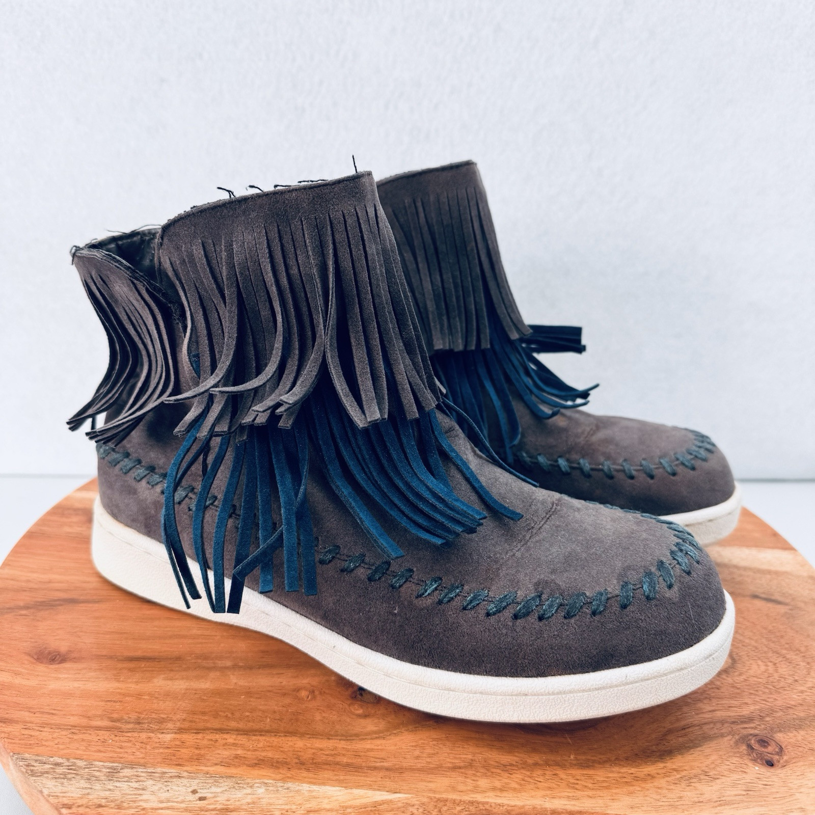 Muk Luks Women’s Fringe Boots Size 9 Gray Two-Tone Suede Moccasin Ankle Booties