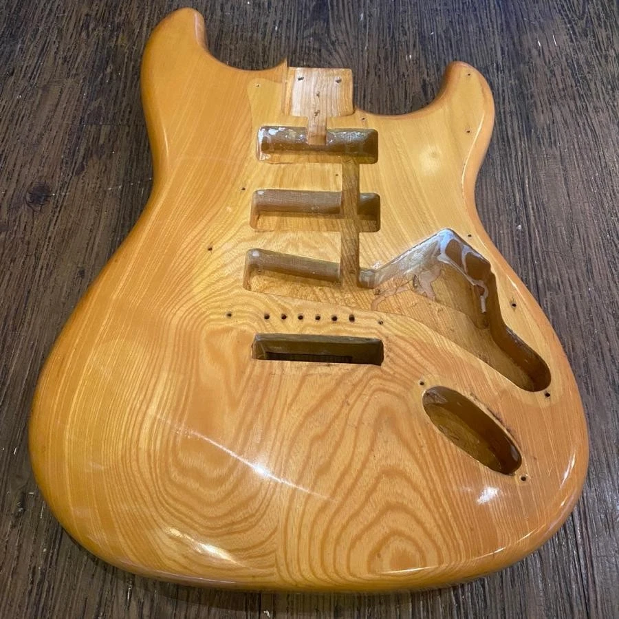 Cuerpo de guitarra eléctrica Yamaha SR-500 - Cuerpo de guitarra eléctrica estilo Stratocaster Foto 4 de 4