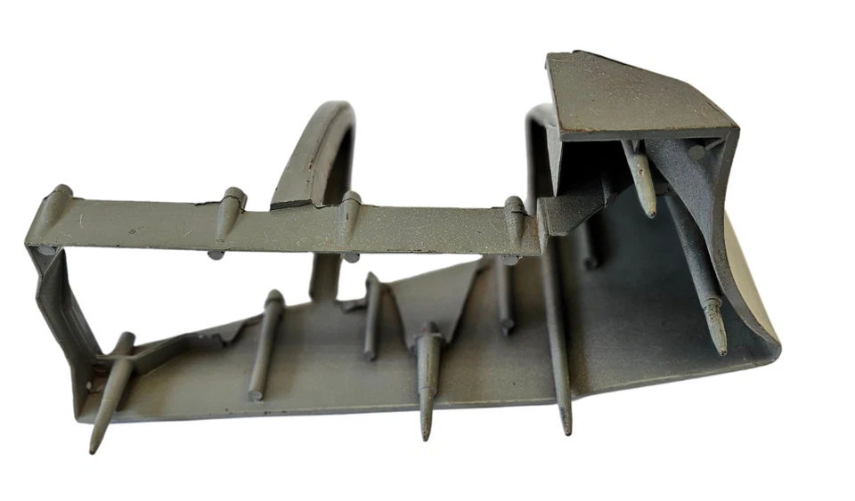 Chrysler New Yorker 1967 extensión de guardabarros delantero derecho del lado del pasajero 2582718 nuevo de stock Foto 2 de 4