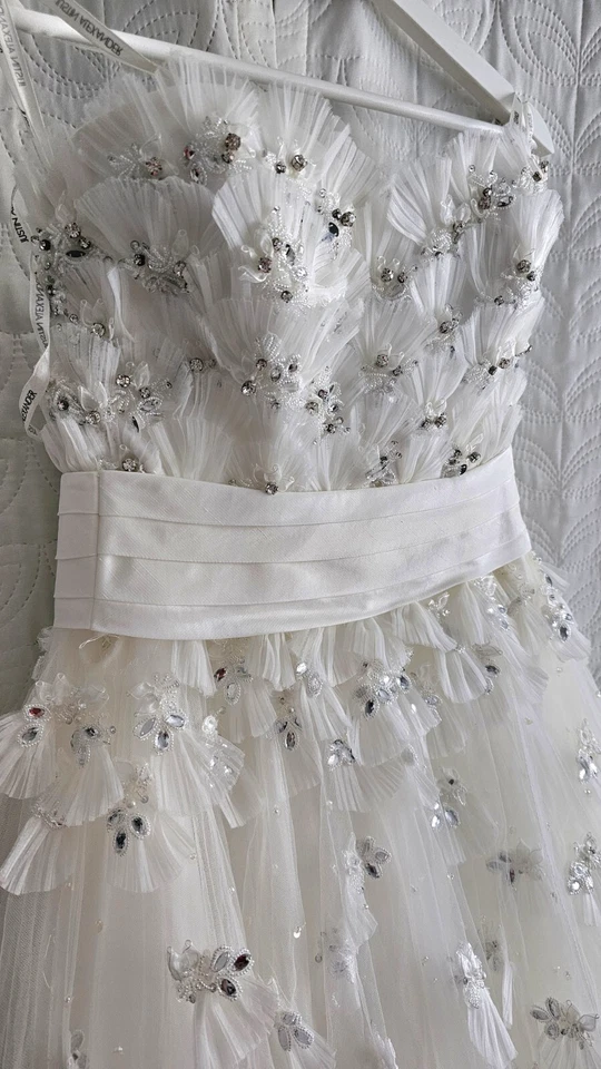 Stunning fairytale Justin Alexander wedding dress - Image 3 of 4