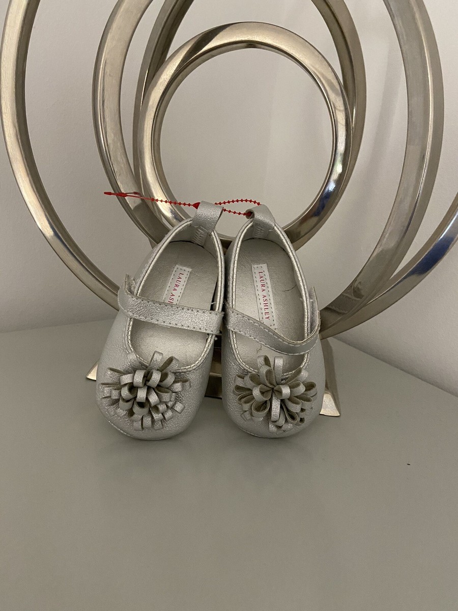 Baby Girls Silver Laura Ashley Pram Shoe 9-12 Months BNWOT