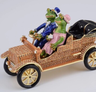 MR & MRS FROG CAR TRINKET BOX BY KEREN KOPAL - Benefits HORSE RESCUE