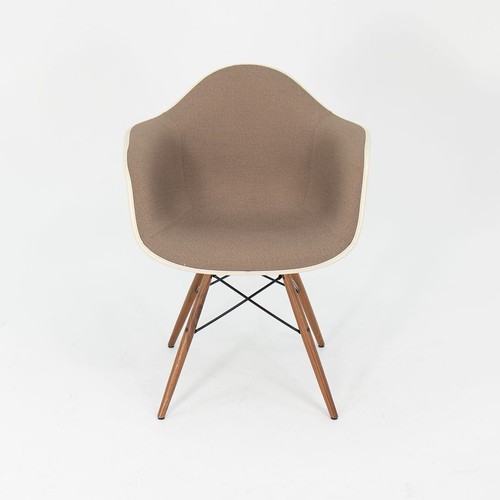 2018 Herman Miller Eames Fiberglass DAW Dining Chair Tan Fabric Walnut 6x Avail - Picture 12 of 12
