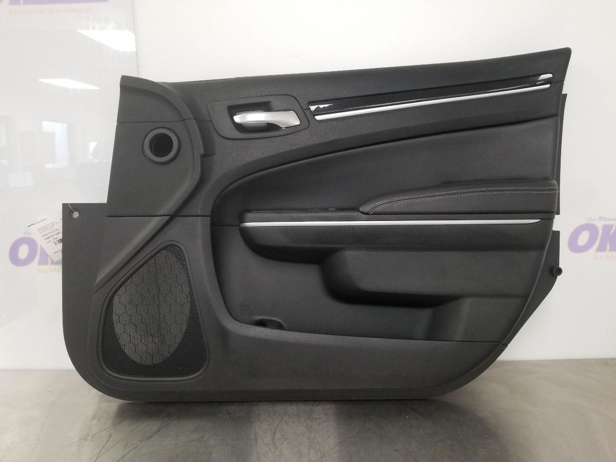 23 2023 CHRYSLER 300 S FRONT DOOR TRIM PANEL BLACK LEATHER RIGHT