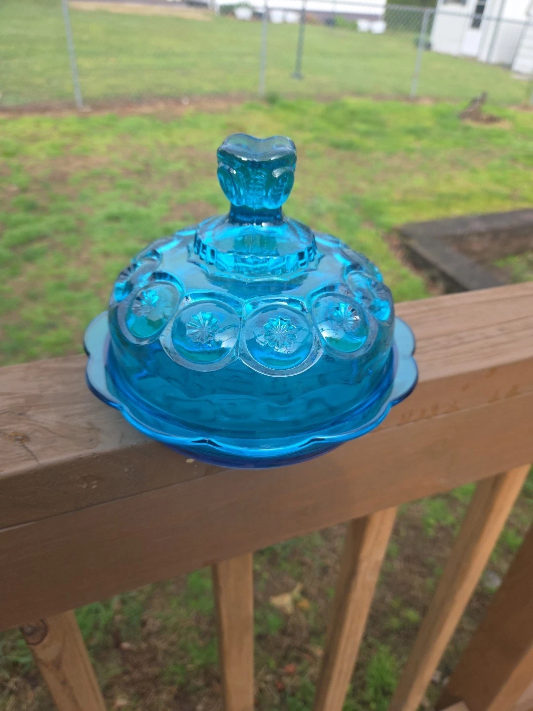 Vtg LE Smith Moon and Stars Colonial Blue Glass Covered Round Butter Dish READ