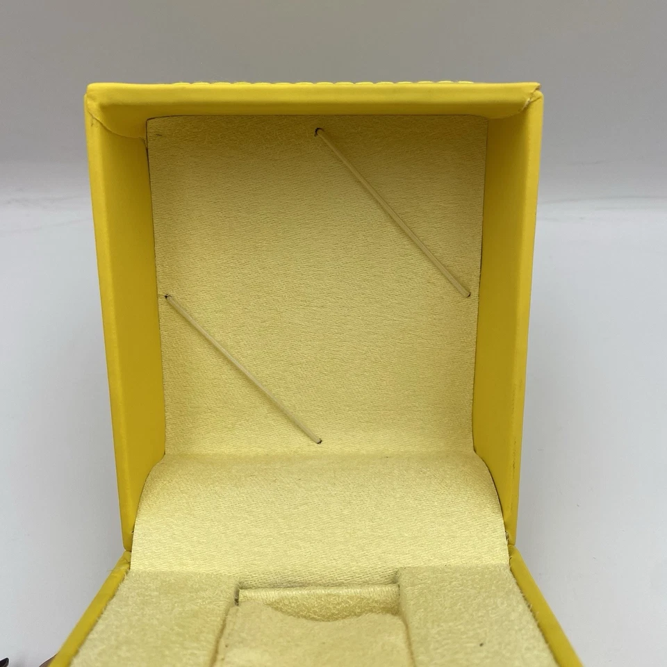 Caja de reloj Invicta estuche de almacenamiento de cuero sintético amarillo con estuche vacío manual SOLO Foto 4 de 4