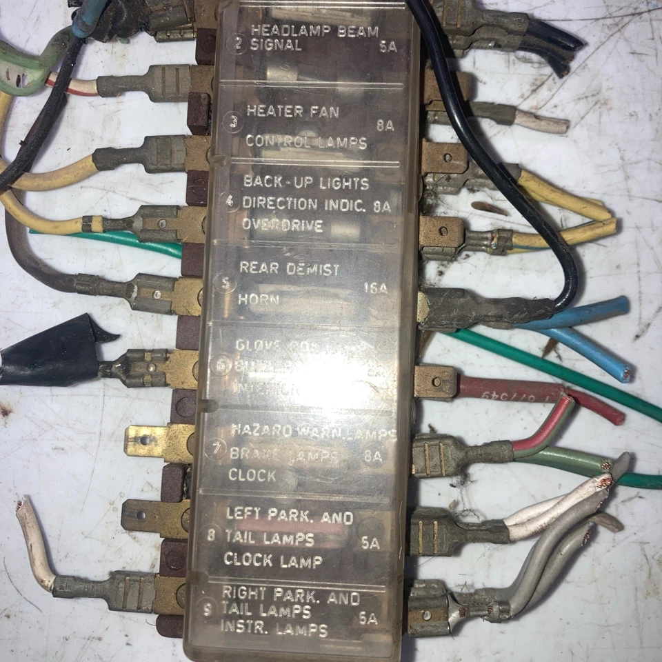 1967-1972 Volvo 140 142 144 145 PAINEL FUSÍVEL com tampa 688361 - Imagem 2 de 4