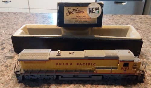 Ho Scale Union Pacific Dash 8-40C #9283 Diesellok Bachmann Spectrum mit | Zustand: Used