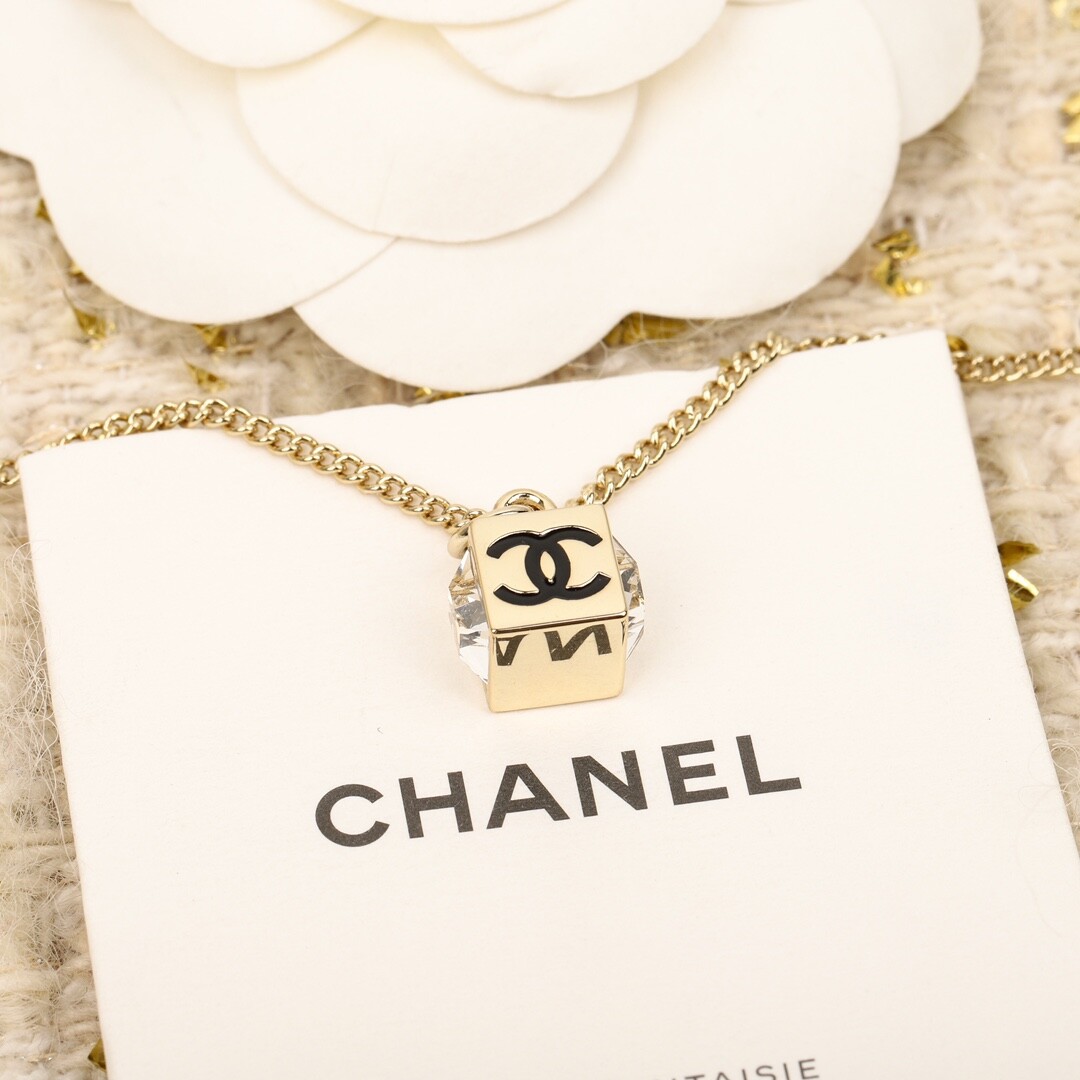 【万能♢キューブデザイン】CHANEL*ネックレス 新作【CHANEL】キューブデザイン CCロゴ ネックレス (CHANEL
