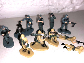 Lot of 40 Vintage Galoob Micro Machines Military Figures Soldiers 90s