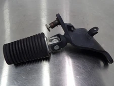 98-00 Yamaha V-Star Classic XVS 650 front right foot peg rest w bracket
