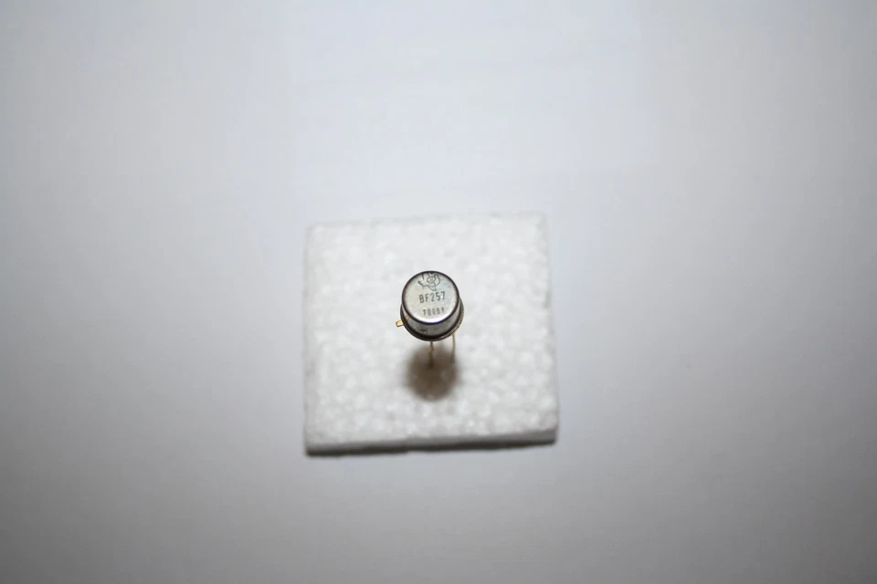 1 x Transistor BF257 NPN 160V 100mA 5W TO39, NOS