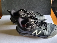 New Balance Velo V2 Softball Cleats Size 7.5 Girl's Black White SPVELOK2