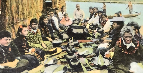 Hawaiianische Familien 1900er Ureinwohner genießen eine Luau Essen Inseln Kuriosität & Co Postkarte